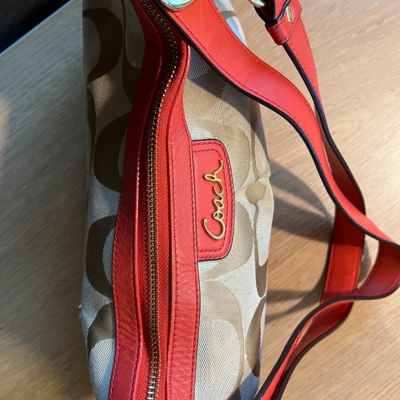 Small Coach Poppy Purse with gold accents - Picture 9 of 16